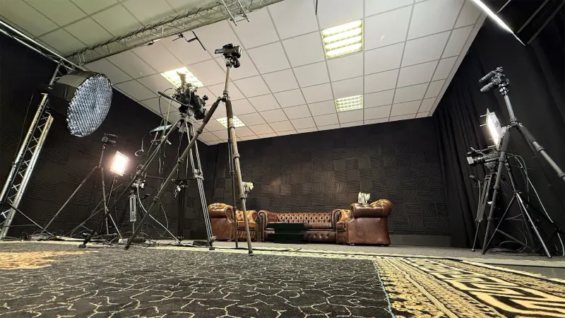 Die Halle in der Totale – FILMPARTNER24 Studio Berlin